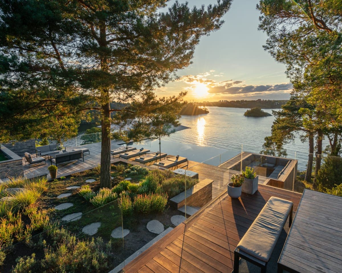 A Paradise Mansion, With Panoramic Views