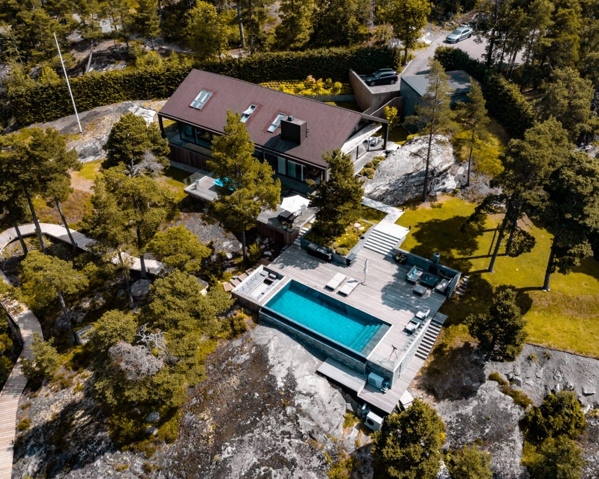 Spacious Villa with Pool and Private Beach