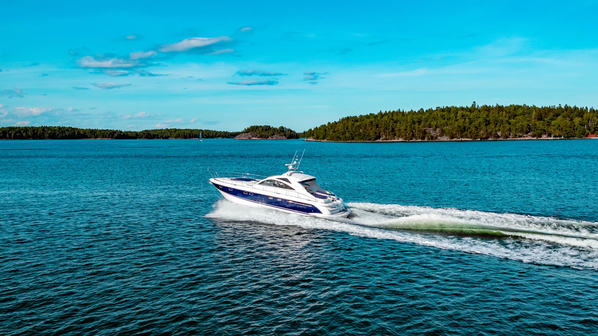 Summer yacht charter in the Stockholm archipelago
